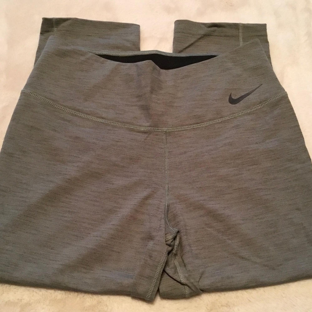 Nike Dri-Fit Heathered Gray Cropped Workout Leggings - M